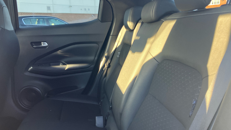 Nissan Juke 1.0 DiG-T 114 N-Connecta 5dr DCT Petrol Hatchback